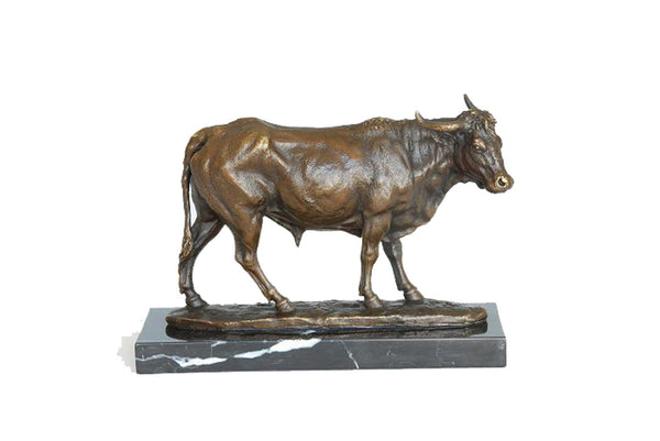 This is a bronze sculpture of a bull. The bull is in a walking posture, with full and delicate muscle lines and sharp horns, exuding a calm and powerful demeanor. The sculpture is mounted on a dark marble base with white veins, which contrasts with the bronze body and adds a solemn atmosphere. The overall craftsmanship is exquisite, vividly presenting the bull’s toughness and calm temperament, and it has high artistic appreciation value.