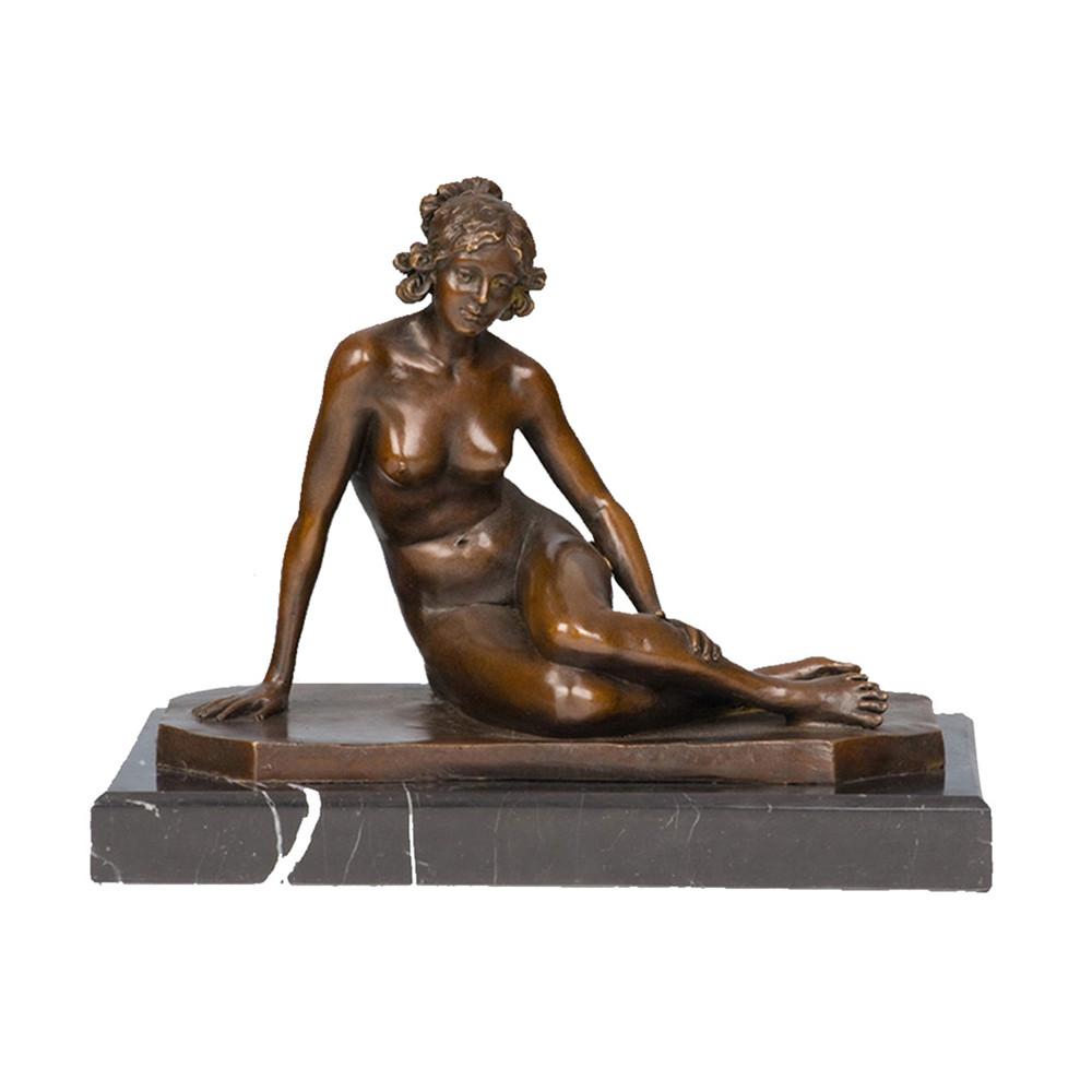 This is a Western classical-style bronze female figure sculpture with a warm dark brown metallic texture, paired with a heavy textured black stone pedestal; presented in a reclining sitting pose, it features delicate curly hair and smooth, soft body lines that conform to the characteristics of human body aesthetics, serving as an art ornament focusing on the beauty of human form, suitable for display in art spaces or home aesthetic decoration.